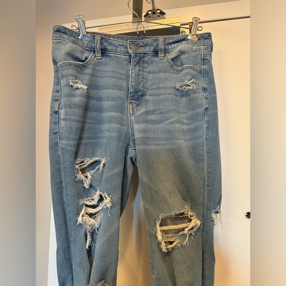 American Eagle Hi-Rise Distressed Jeggings - Picture 3 of 16
